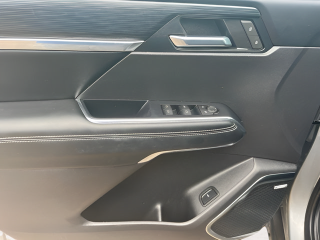 Used 2025 GMC Acadia Elevation FWD image 14