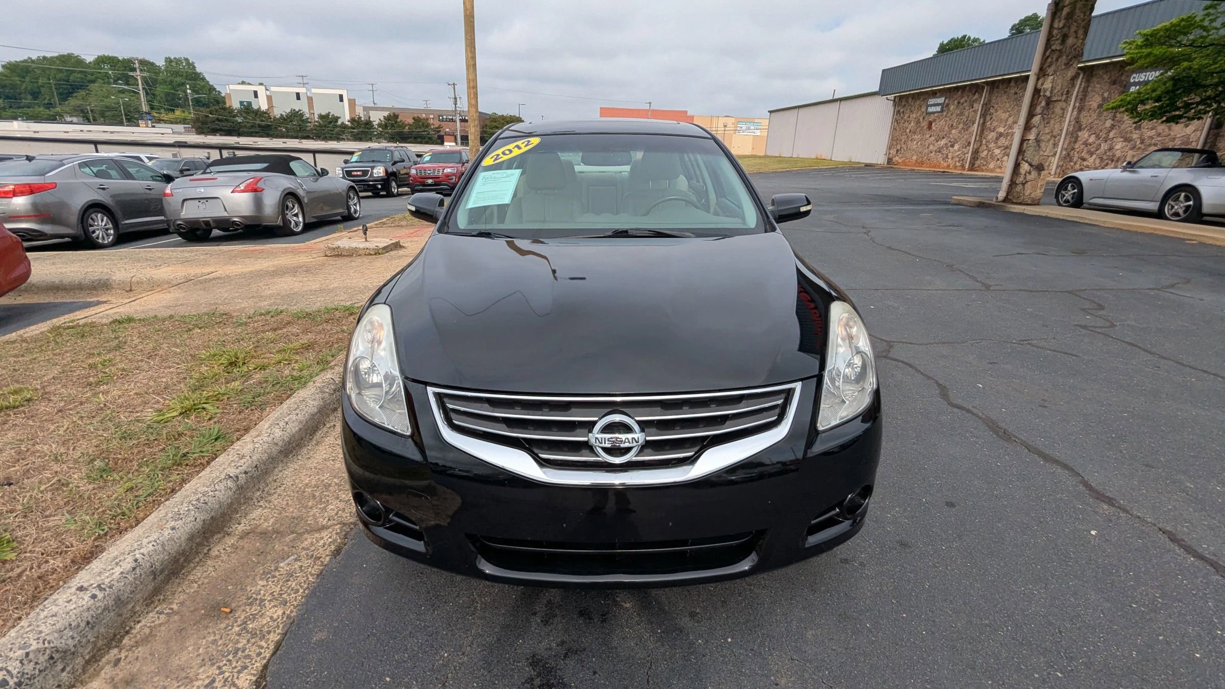 Used 2012 Nissan Altima 3.5 SR w/ Sport Pkg FWD image 2