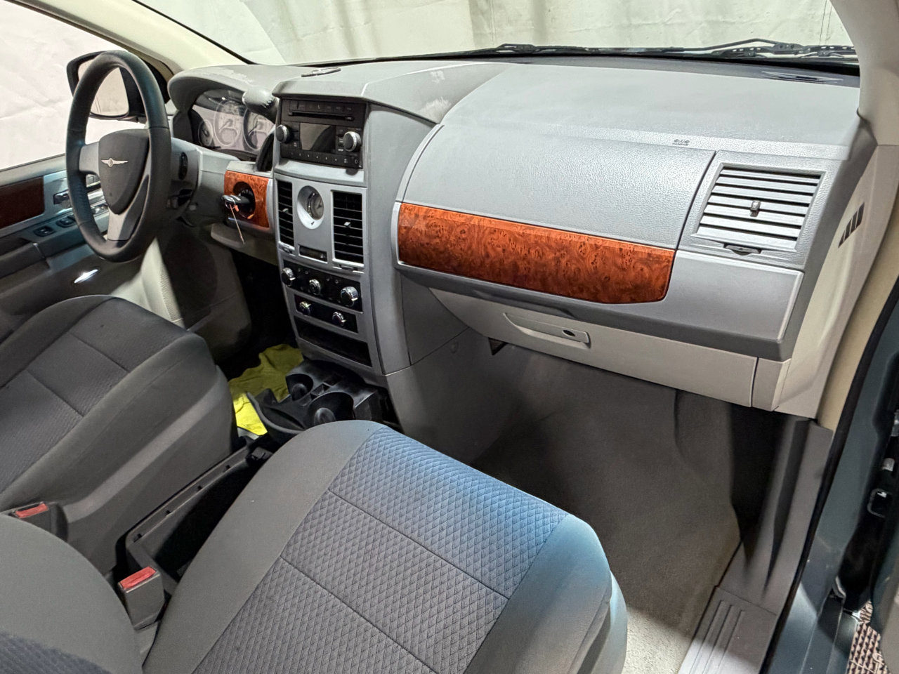 Used 2009 Chrysler Town & Country Touring w/ Flexible Seating Group image 13