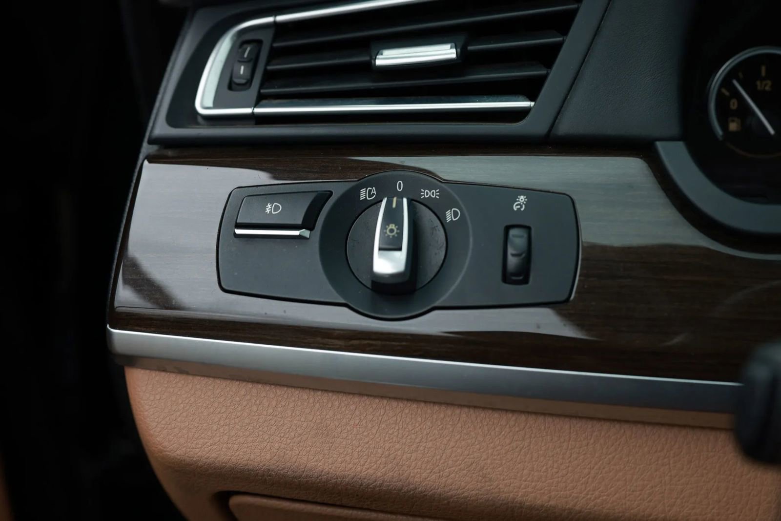 Used 2011 BMW 740i image 44