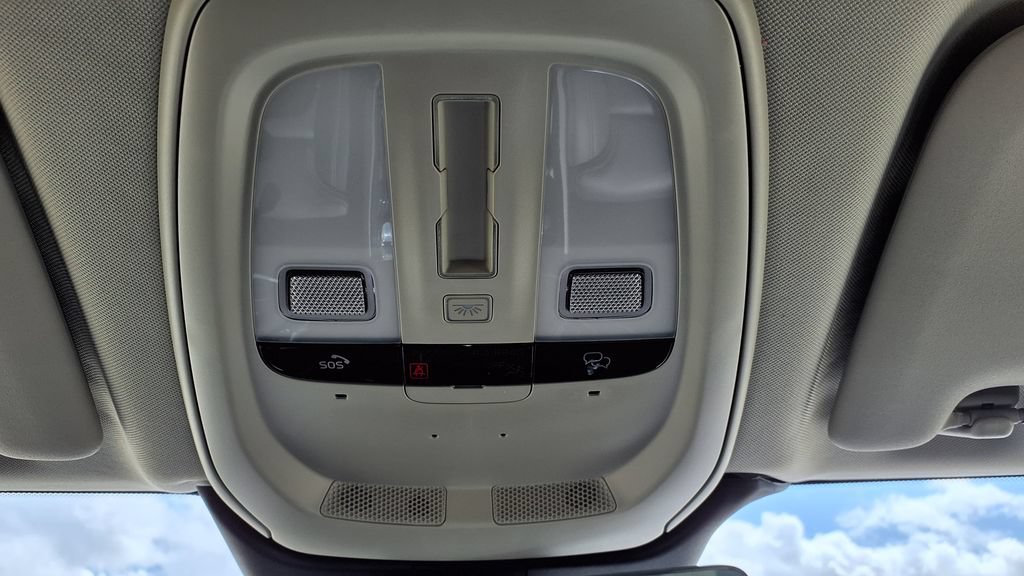 Certified 2023 Volvo XC60 B5 Ultimate w/ Climate Package FWD image 21