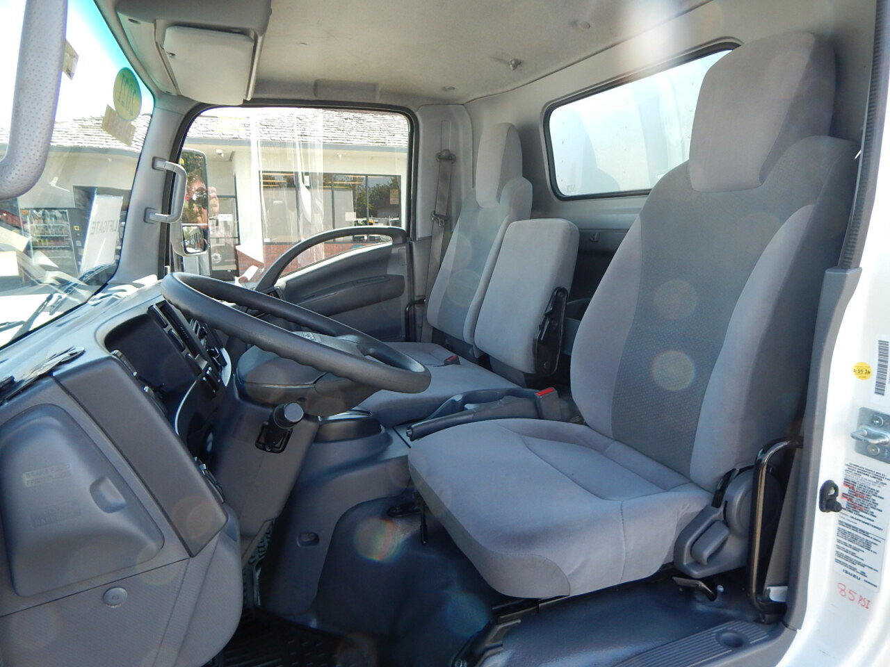 Used 2021 Isuzu NPR RWD image 18