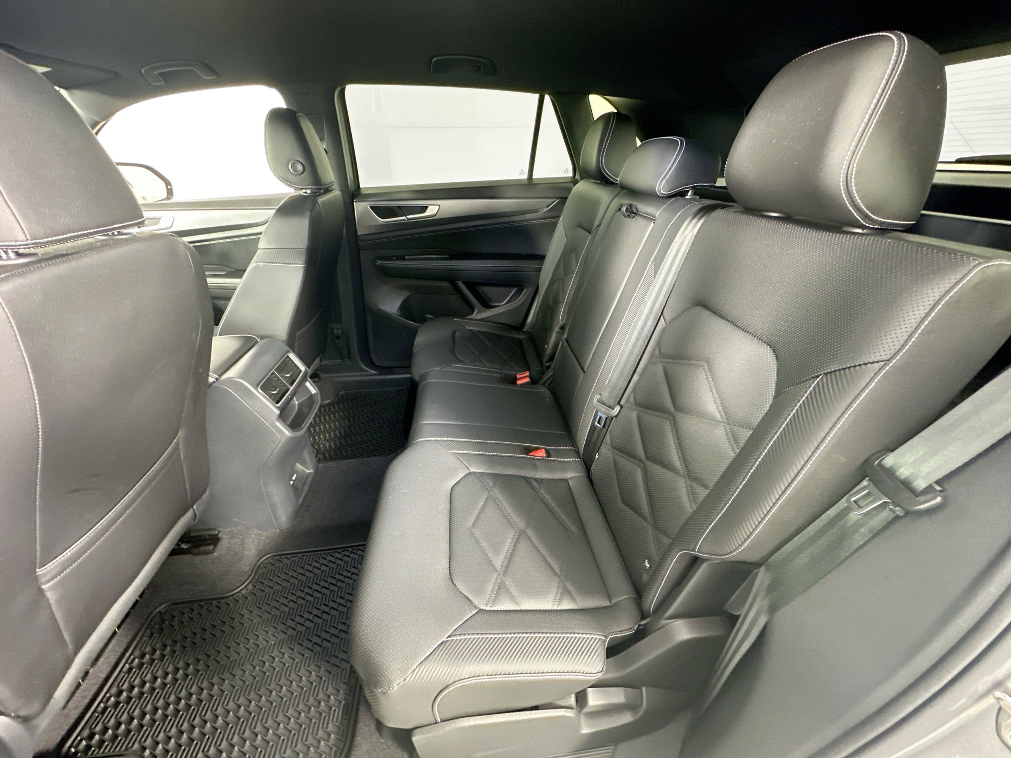 Used 2025 Volkswagen Atlas Cross Sport SE image 23