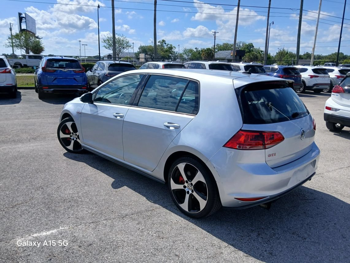Used 2017 Volkswagen GTI SE FWD image 4