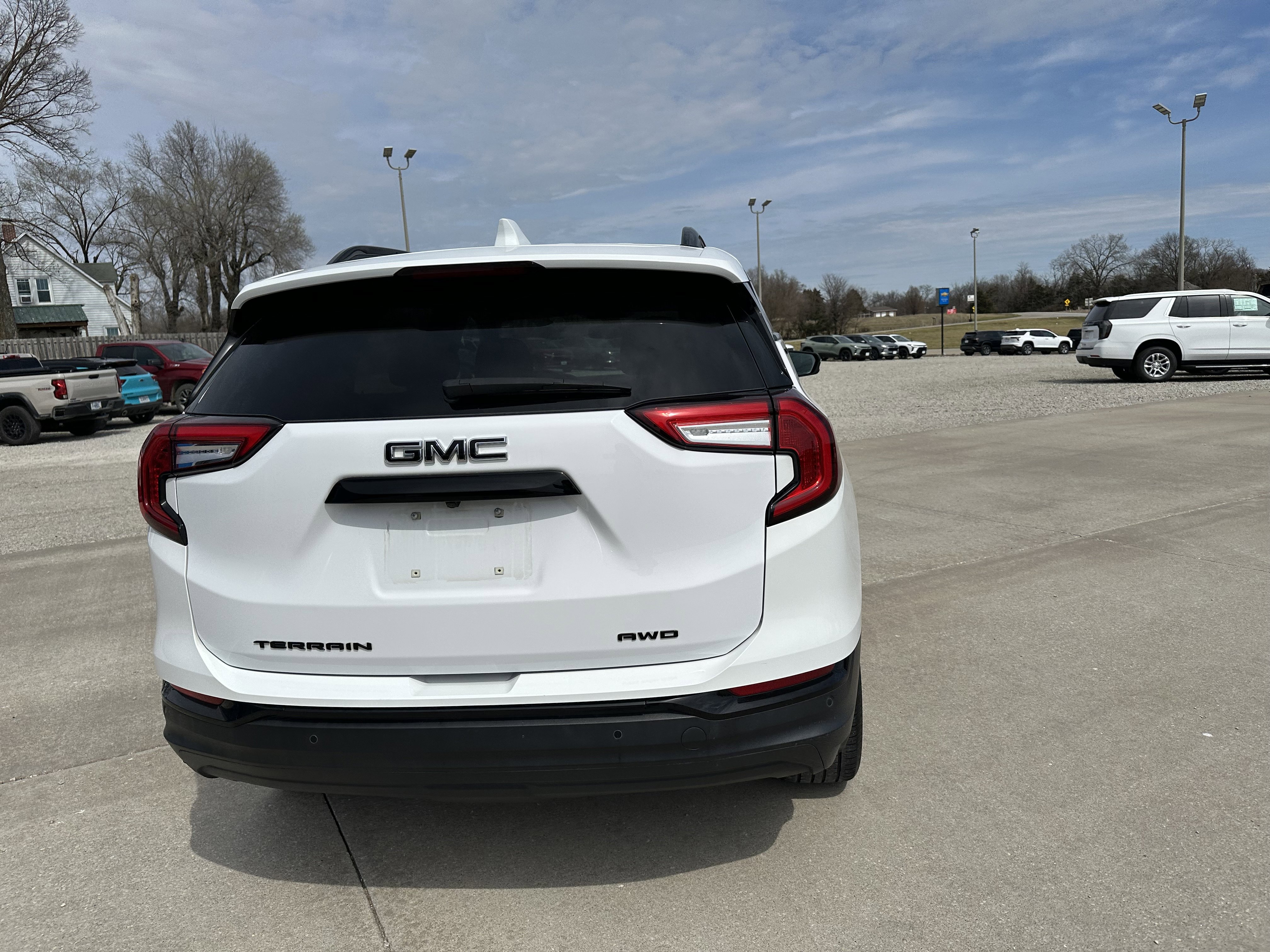 Used 2023 GMC Terrain SLE w/ Driver Convenience Package image 2