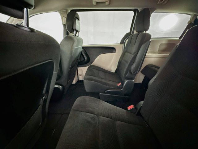 Used 2018 Dodge Grand Caravan SE w/ UConnect Hands-Free Group FWD image 21