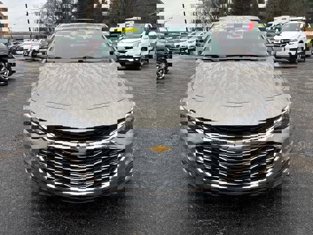 Used 2024 Chevrolet Malibu LT image 2