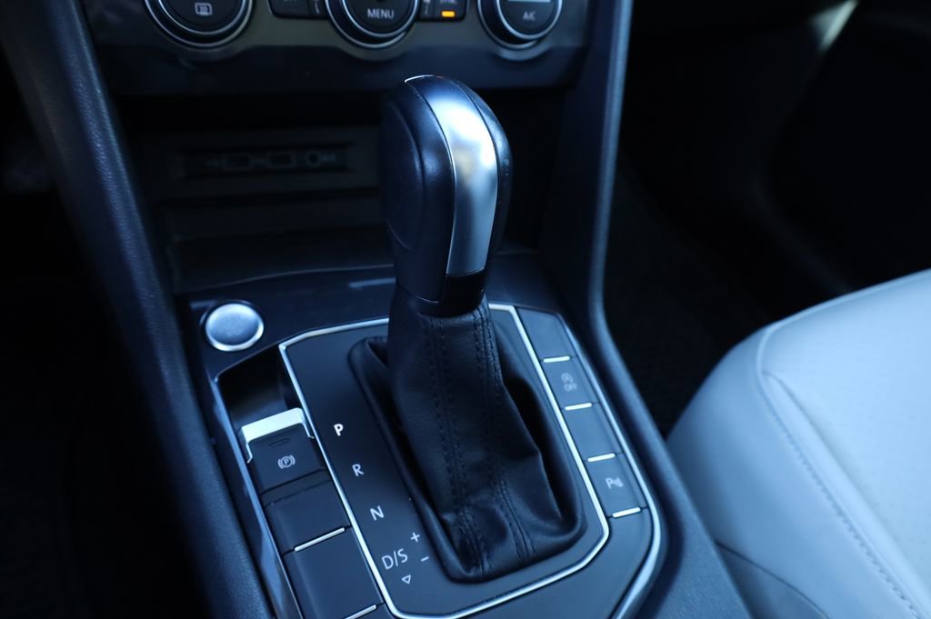 Used 2020 Volkswagen Tiguan SEL image 9