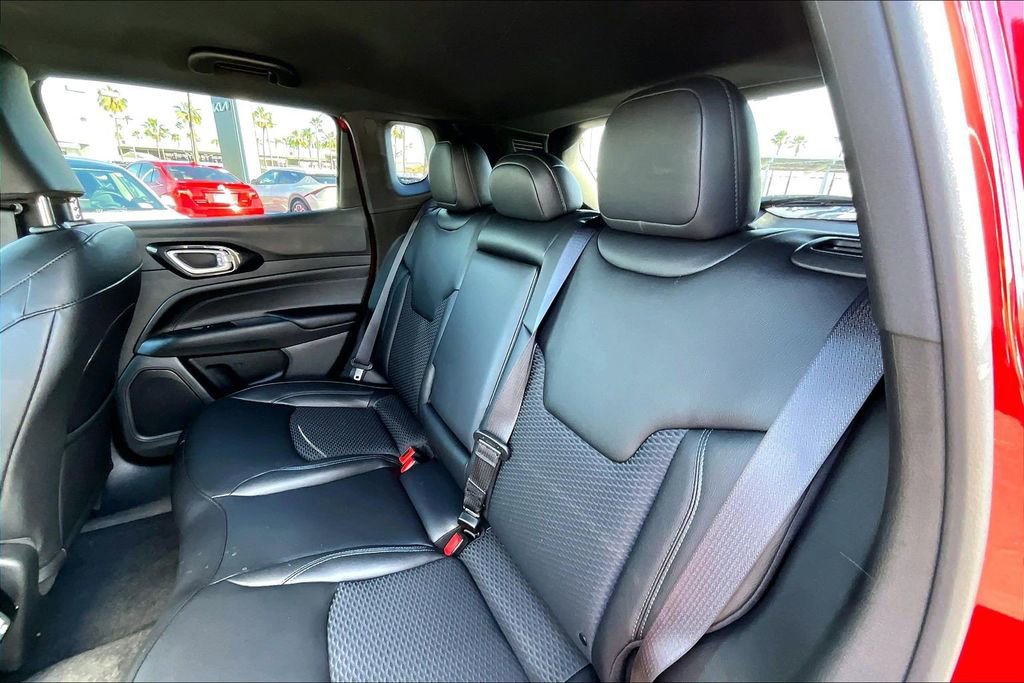 Used 2025 Jeep Compass Latitude w/ Altitude Special Edition image 15