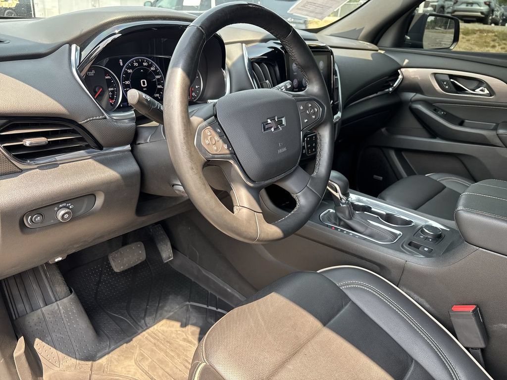 Certified 2023 Chevrolet Traverse Premier w/ Redline Edition AWD/4WD image 13