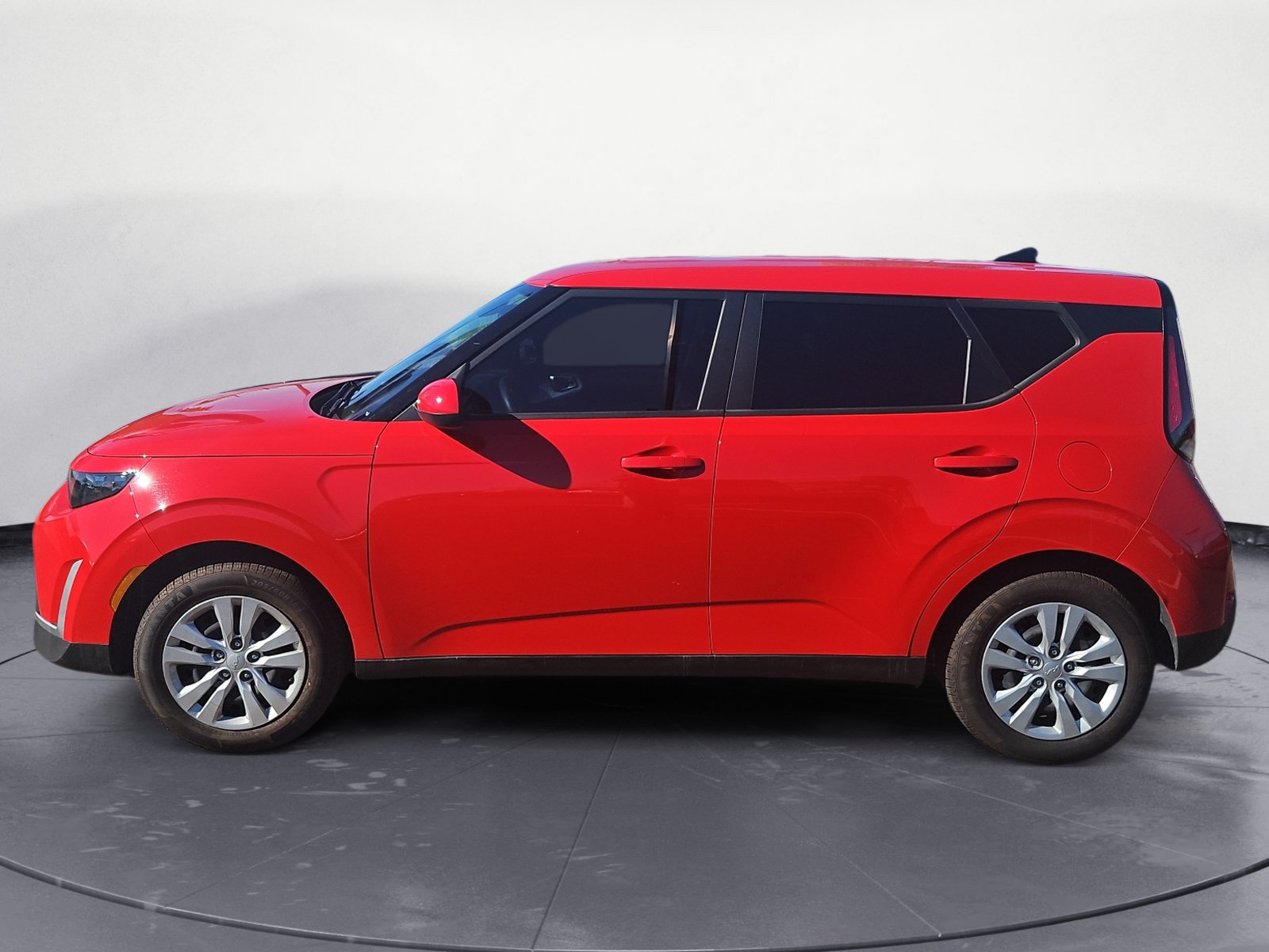 Used 2025 Kia Soul LX FWD image 3