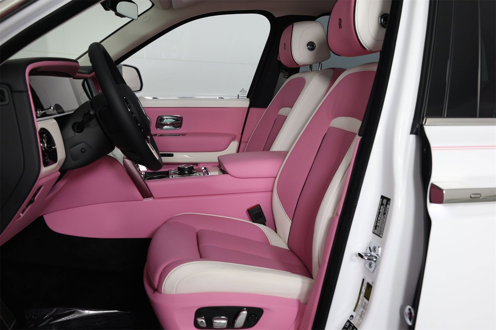 New 2025 Rolls-Royce Cullinan w/ Dynamic Package image 5