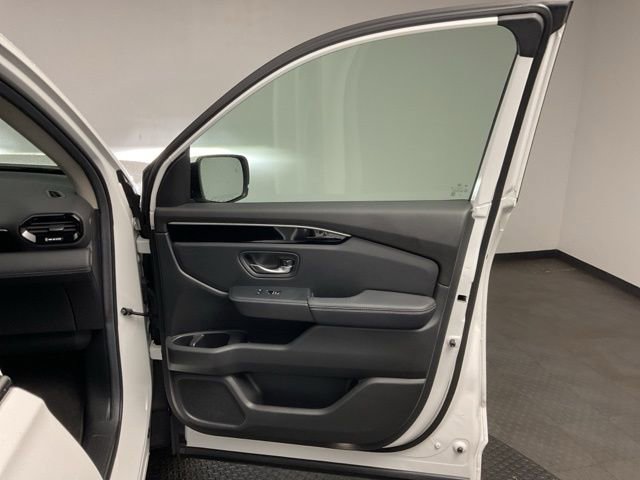 Used 2025 Honda Pilot Touring image 24