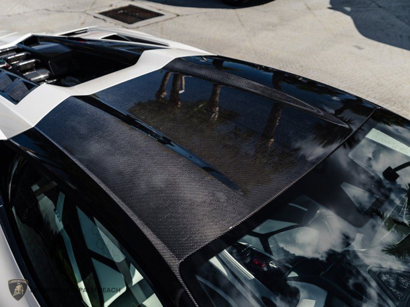 Used 2025 Lamborghini Revuelto image 32