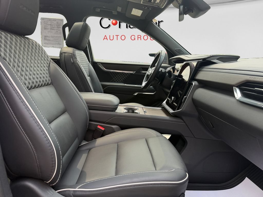 Used 2024 GMC Acadia Denali FWD image 31