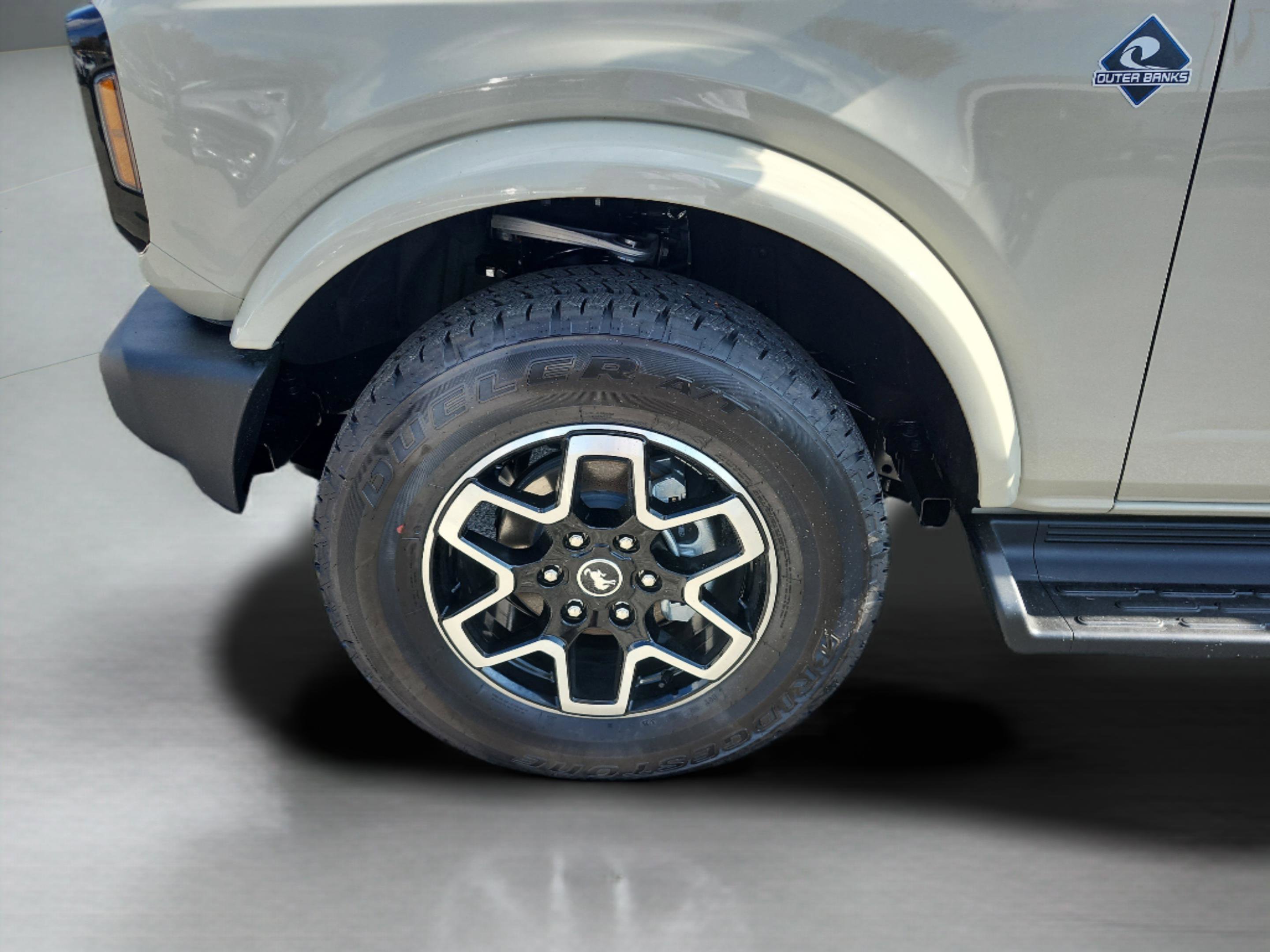 New 2025 Ford Bronco Outer Banks AWD/4WD image 9