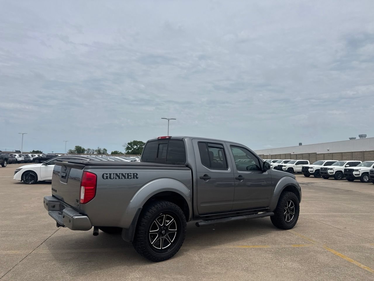 Certified 2020 Nissan Frontier SV w/ Midnight Edition Floor Mats RWD image 22