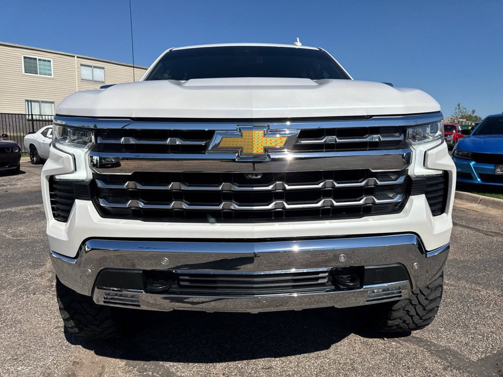 Used 2022 Chevrolet Silverado 1500 LTZ AWD/4WD image 2