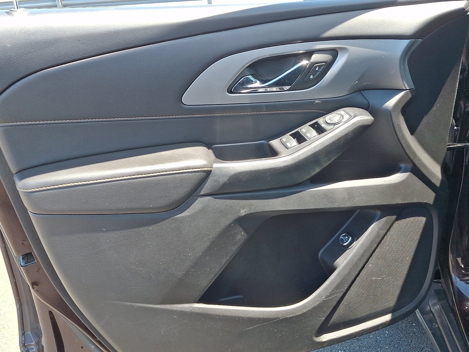 Used 2020 Chevrolet Traverse LT FWD image 13