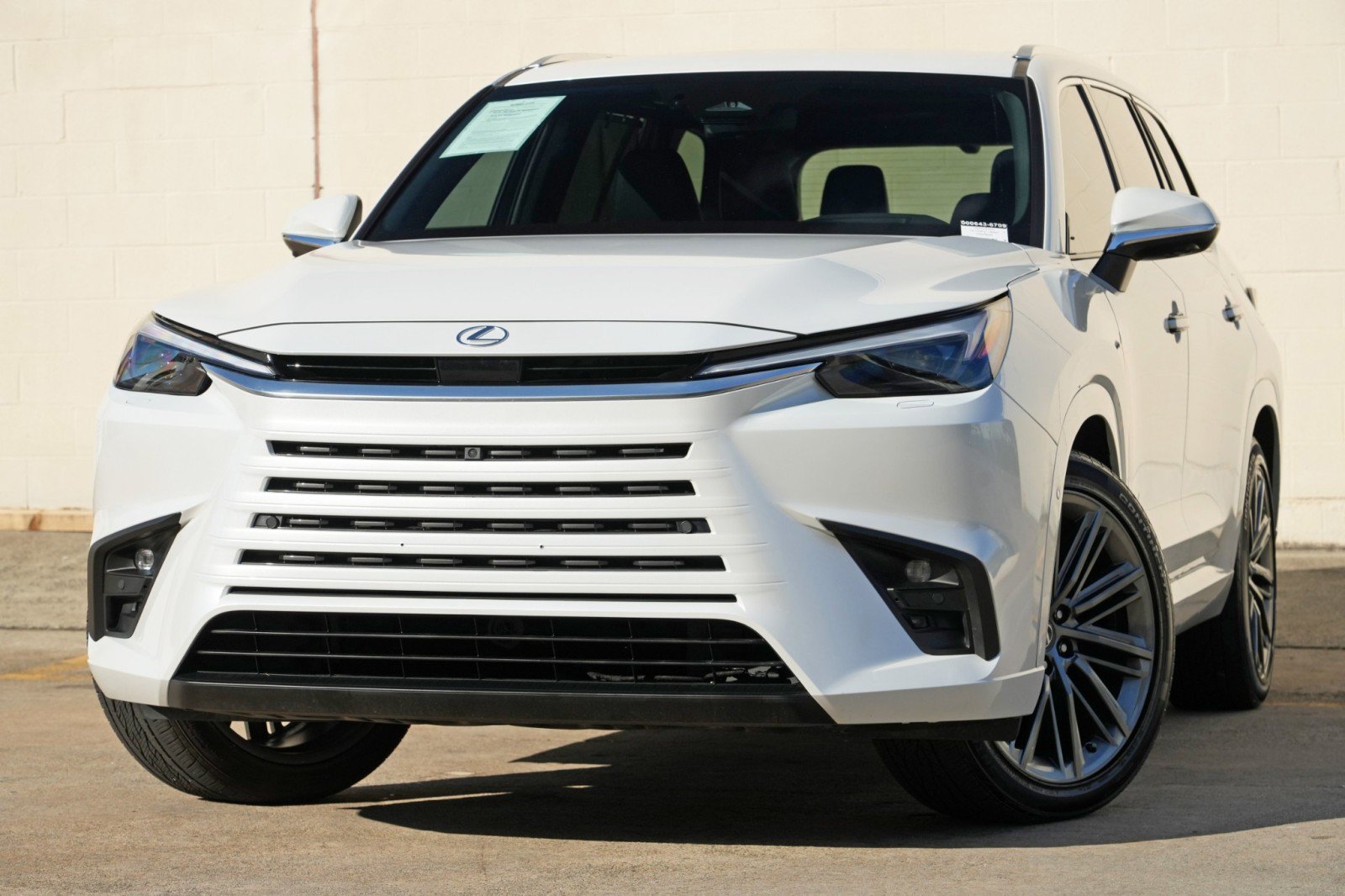 Used 2025 Lexus TX 550h AWD Plug-In Hybrid w/ Technology Package image 3