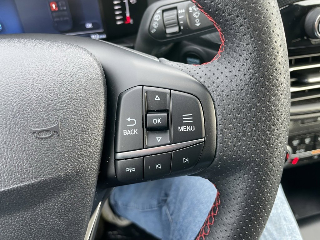 Used 2024 Ford Escape ST-Line image 25