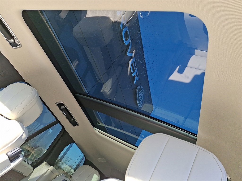 New 2025 Land Rover Range Rover SE image 9