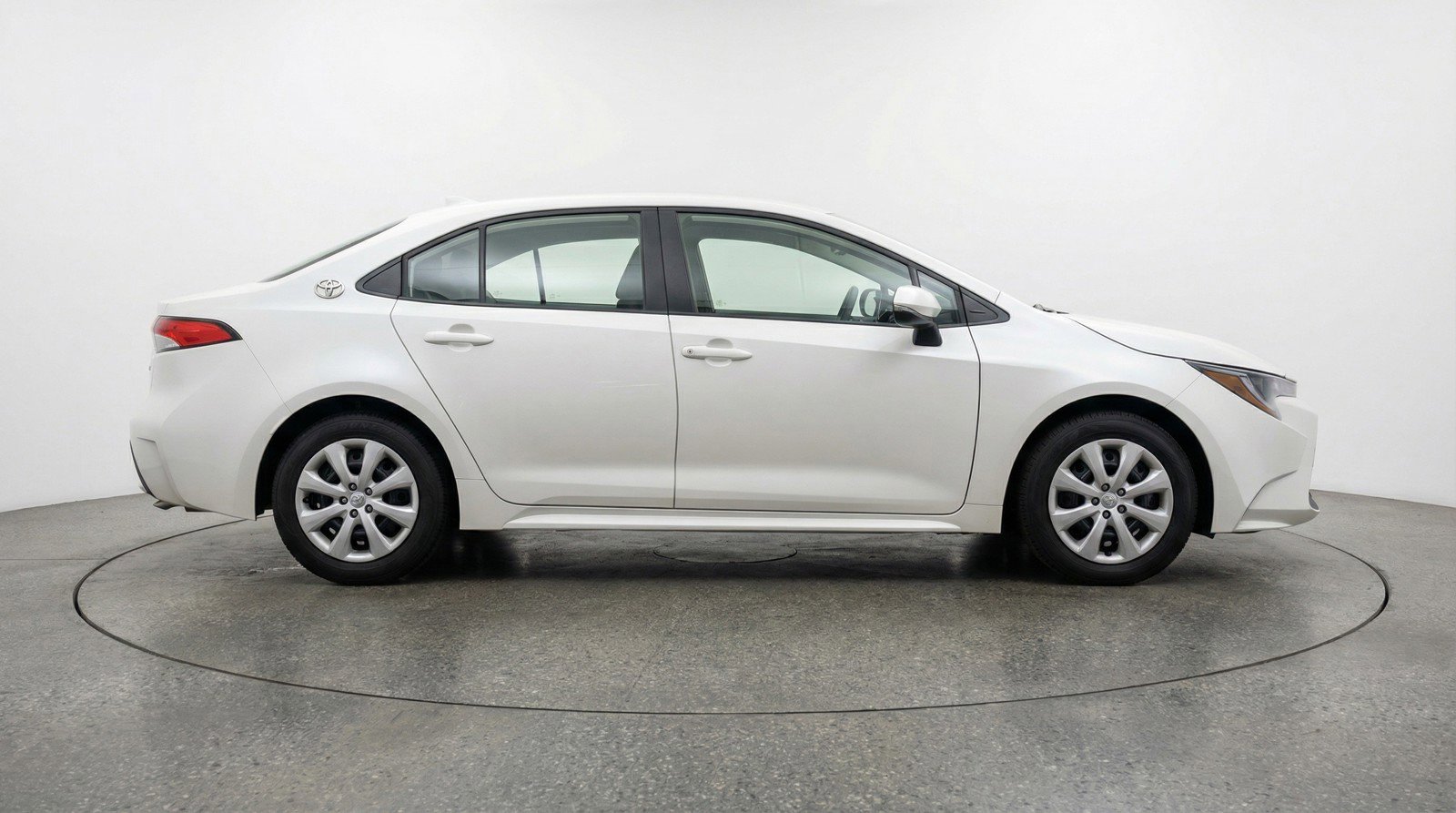 Used 2025 Toyota Corolla LE FWD image 11