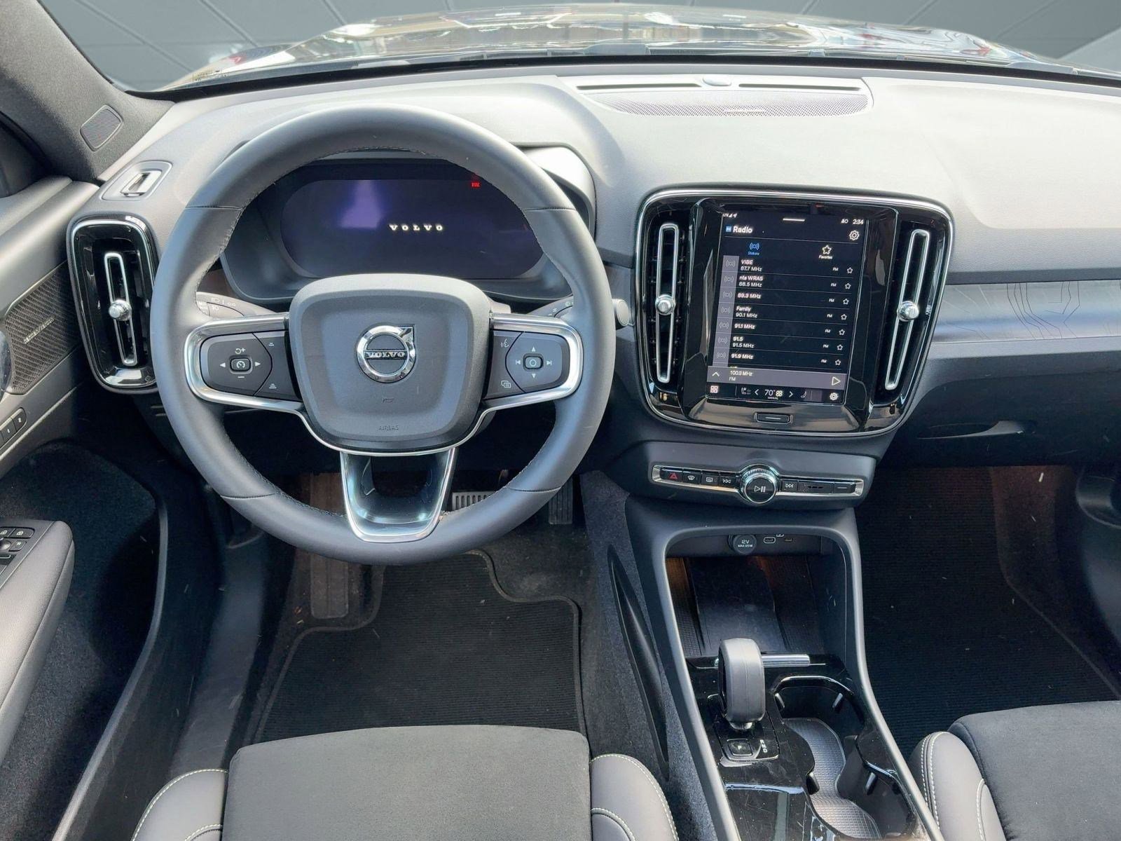 Certified 2025 Volvo EC40 Ultra image 29