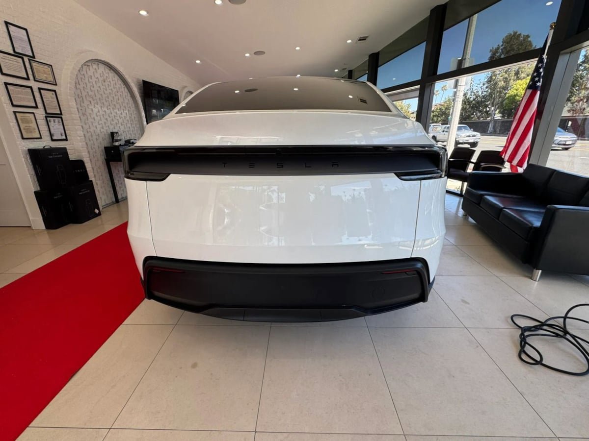 Used 2026 Tesla Model Y 2WD image 6