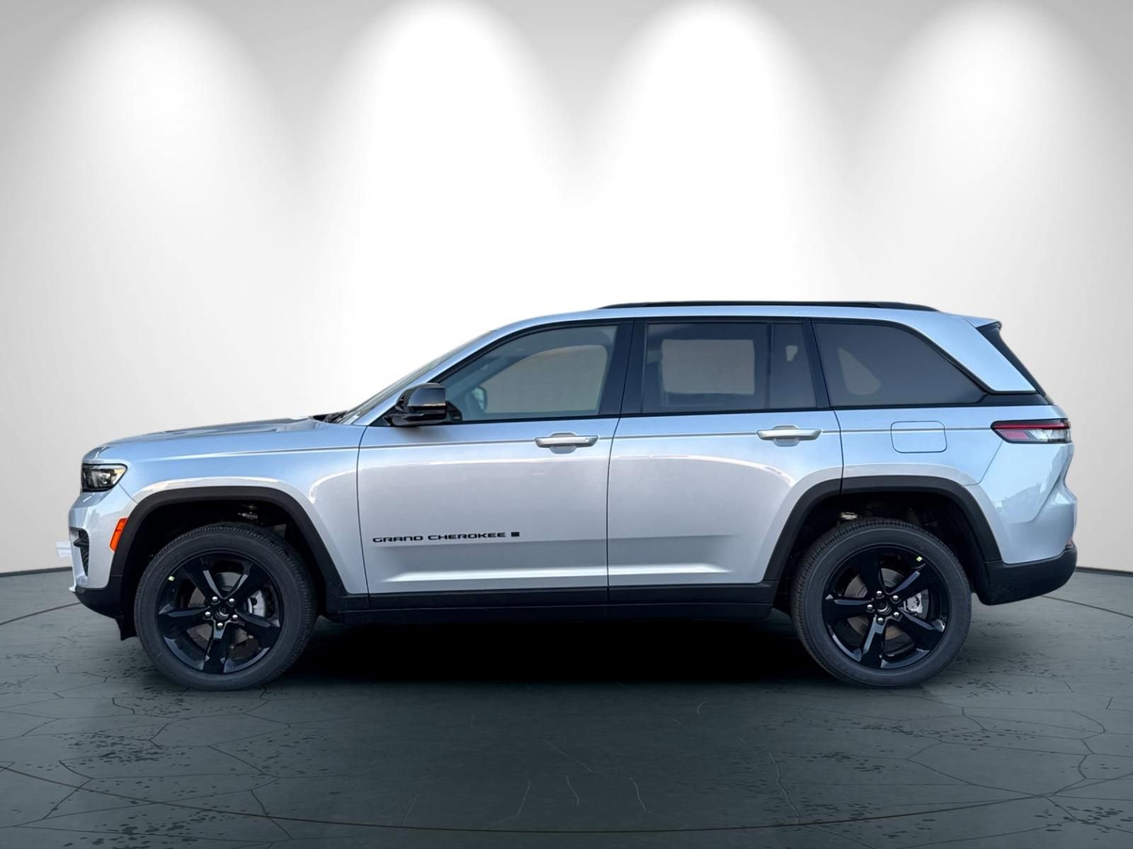 New 2025 Jeep Grand Cherokee Altitude w/ Trailer Tow Package image 7