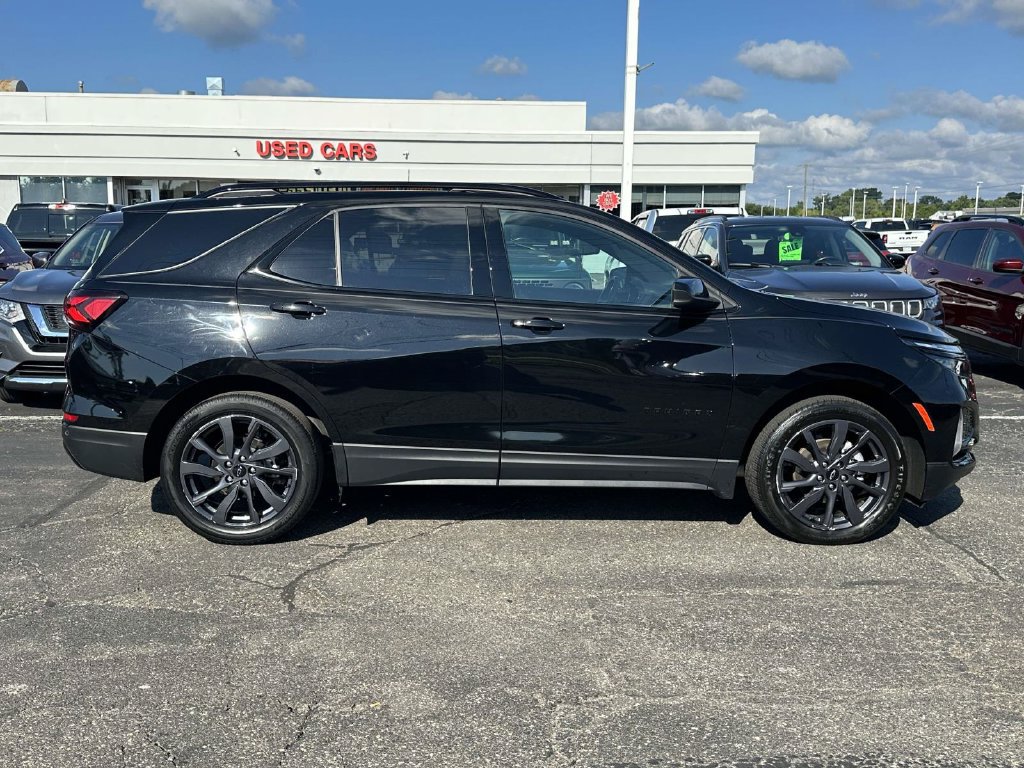 Used 2024 Chevrolet Equinox RS w/ LPO, Floor Liner Package FWD image 2