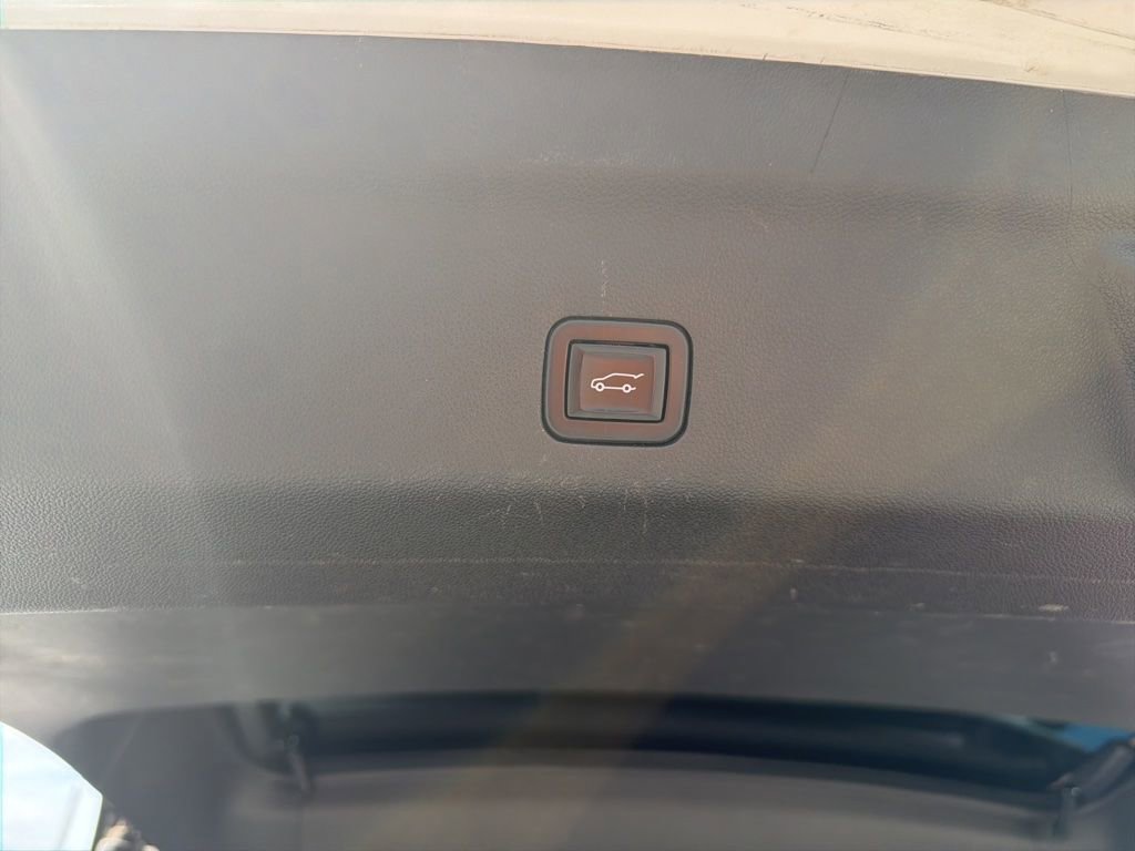 Used 2022 Chevrolet Suburban High Country AWD/4WD image 8