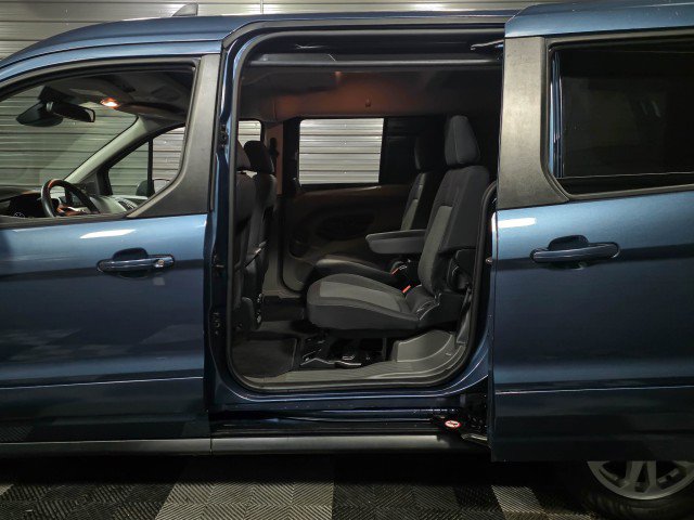 Used 2020 Ford Transit Connect XLT image 16