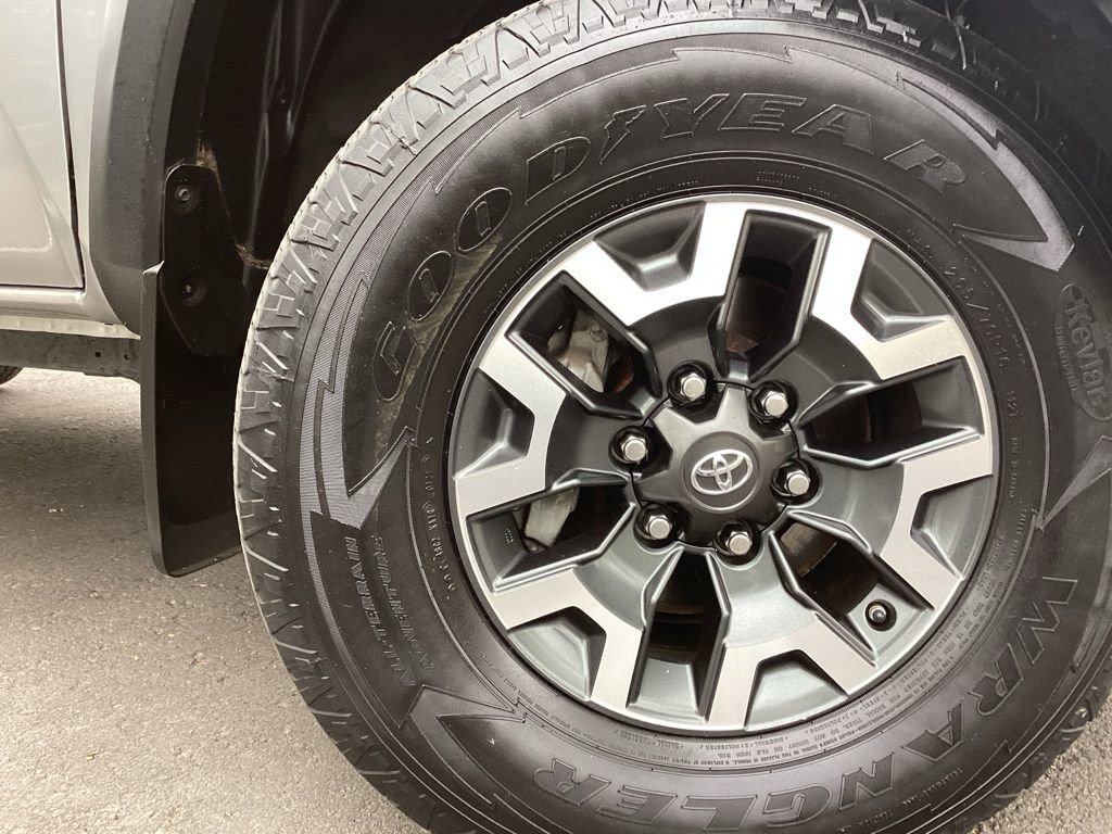 Used 2016 Toyota Tacoma TRD Off-Road w/ Premium & Technology Package AWD/4WD image 6