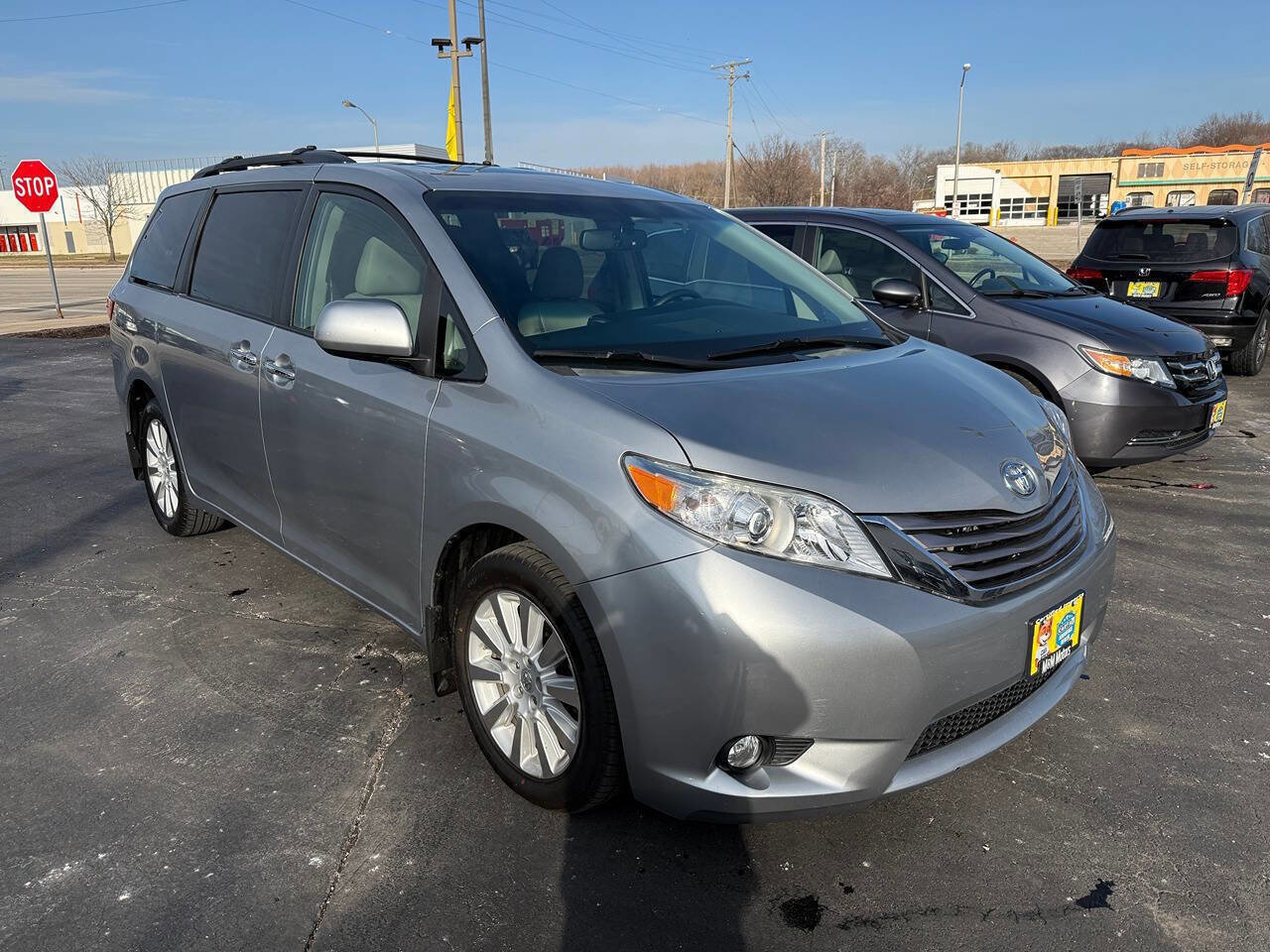 Used 2015 Toyota Sienna XLE Premium AWD/4WD image 2