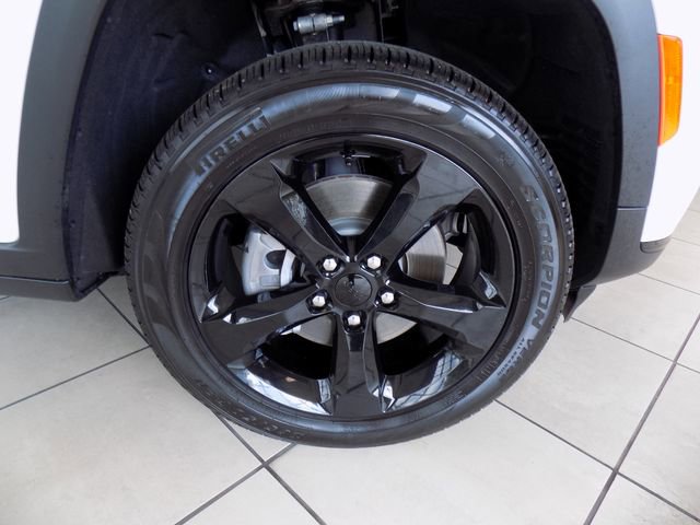 Certified 2025 Jeep Grand Cherokee L Limited w/ Black Appearance Package image 10