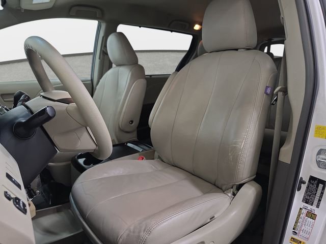 Used 2011 Toyota Sienna LE FWD image 14