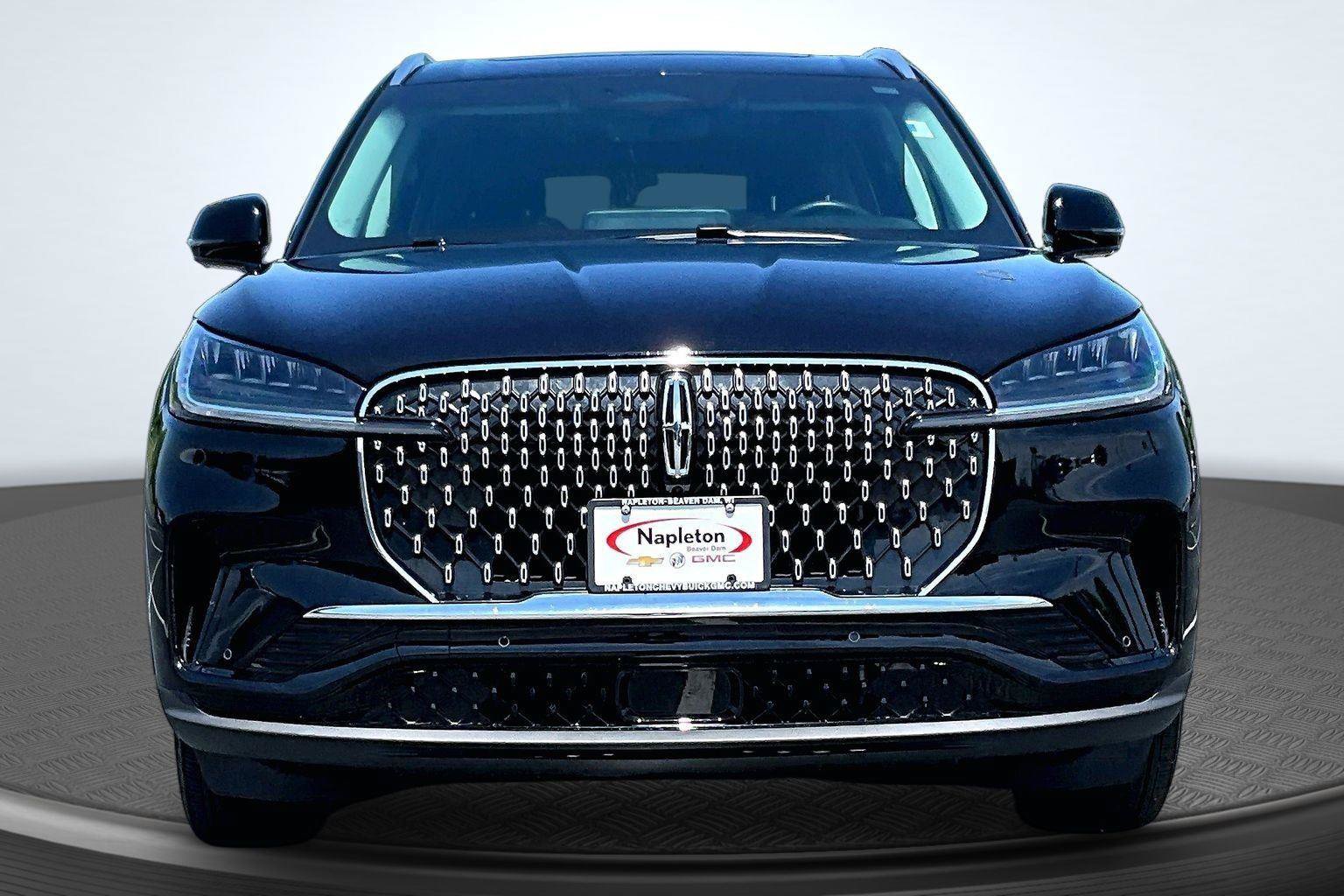 Used 2025 Lincoln Aviator AWD image 3