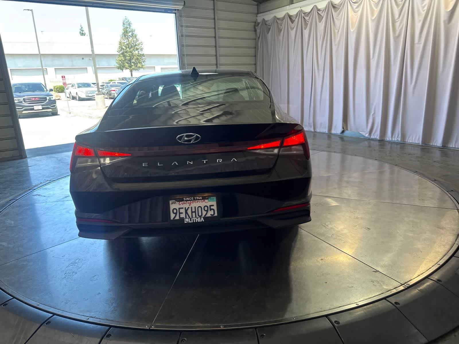 Used 2023 Hyundai Elantra SEL w/ Convenience Package FWD image 6