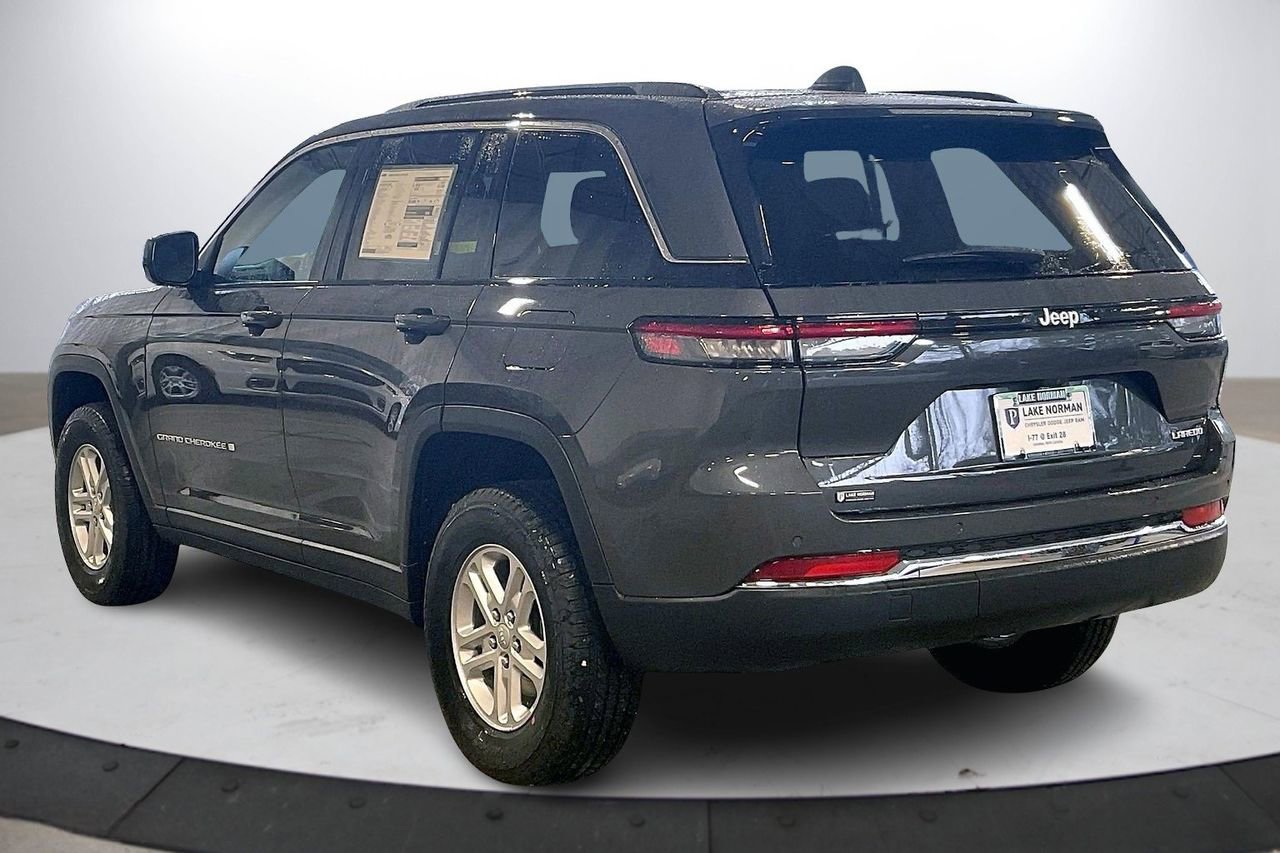 New 2025 Jeep Grand Cherokee Laredo w/ Luxury Tech Group I image 3