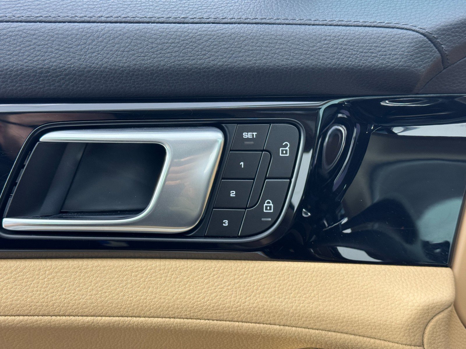 Used 2023 Porsche Panamera 4 image 18