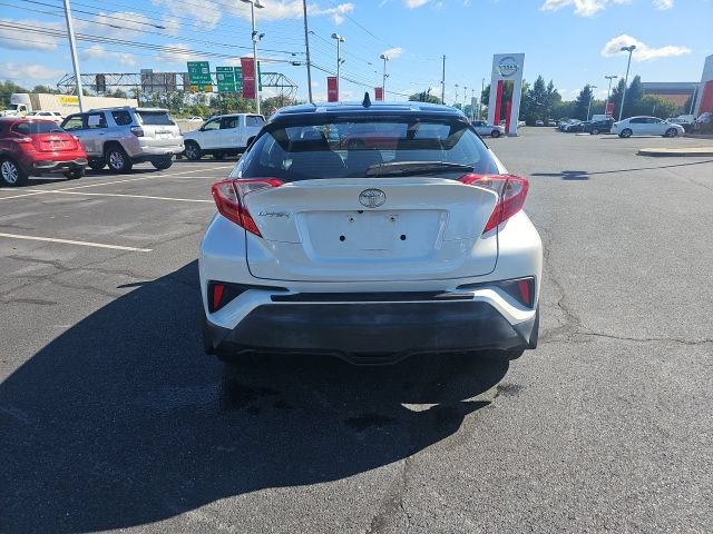 Used 2019 Toyota C-HR XLE FWD image 6