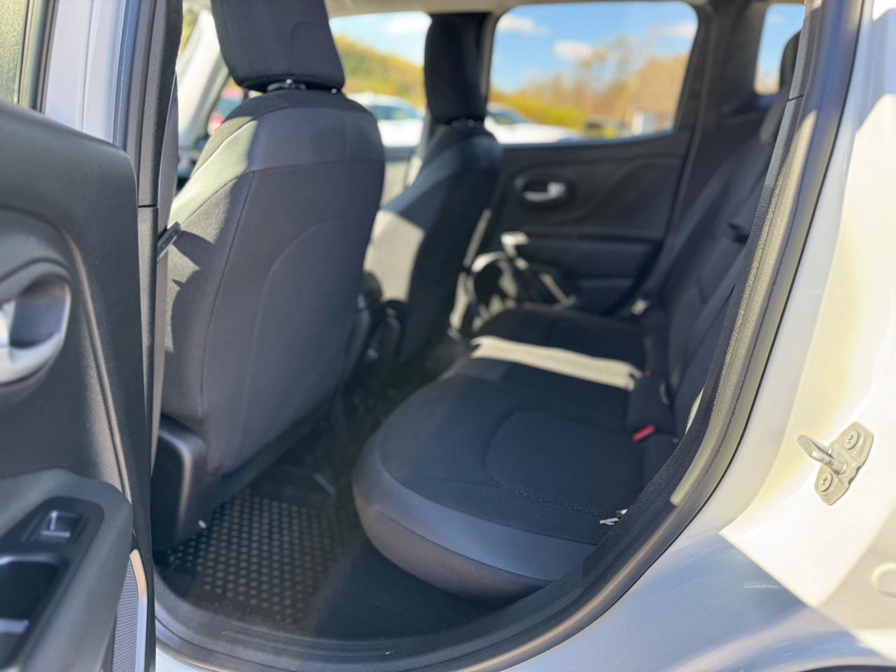 Used 2019 Jeep Renegade Altitude w/ Quick Order Package 2XM image 23