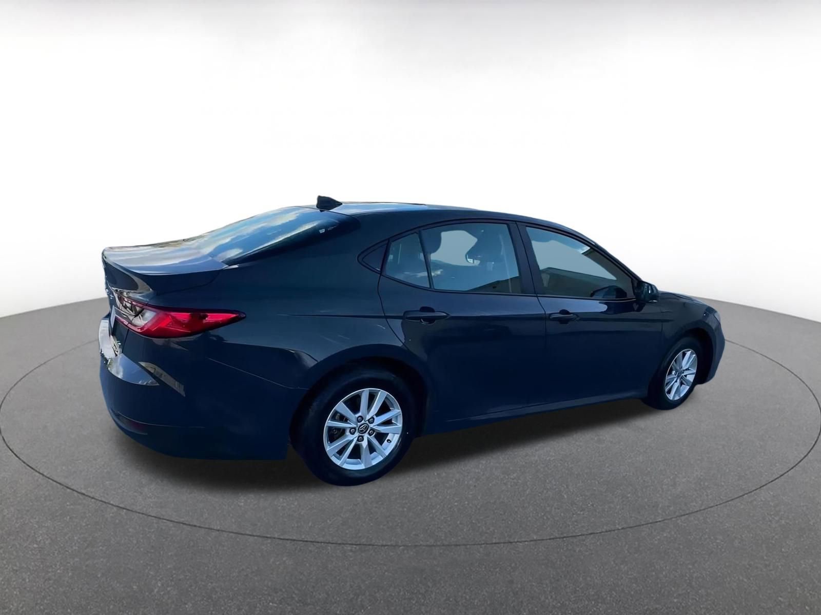 Used 2025 Toyota Camry LE image 15