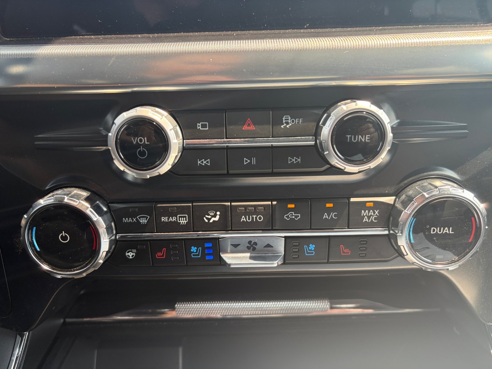 Used 2025 Ford F150 Lariat AWD/4WD image 26