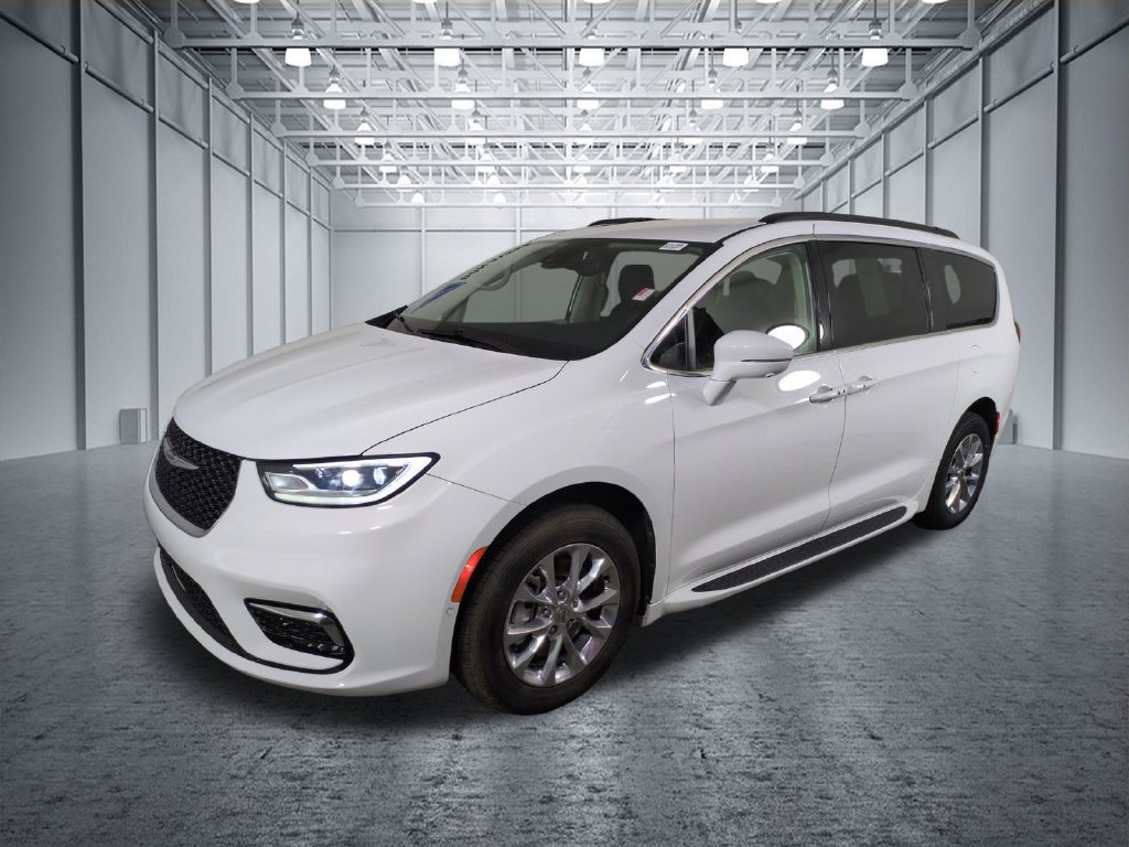 Used 2022 Chrysler Pacifica Touring-L w/ Uconnect Theater Family Group