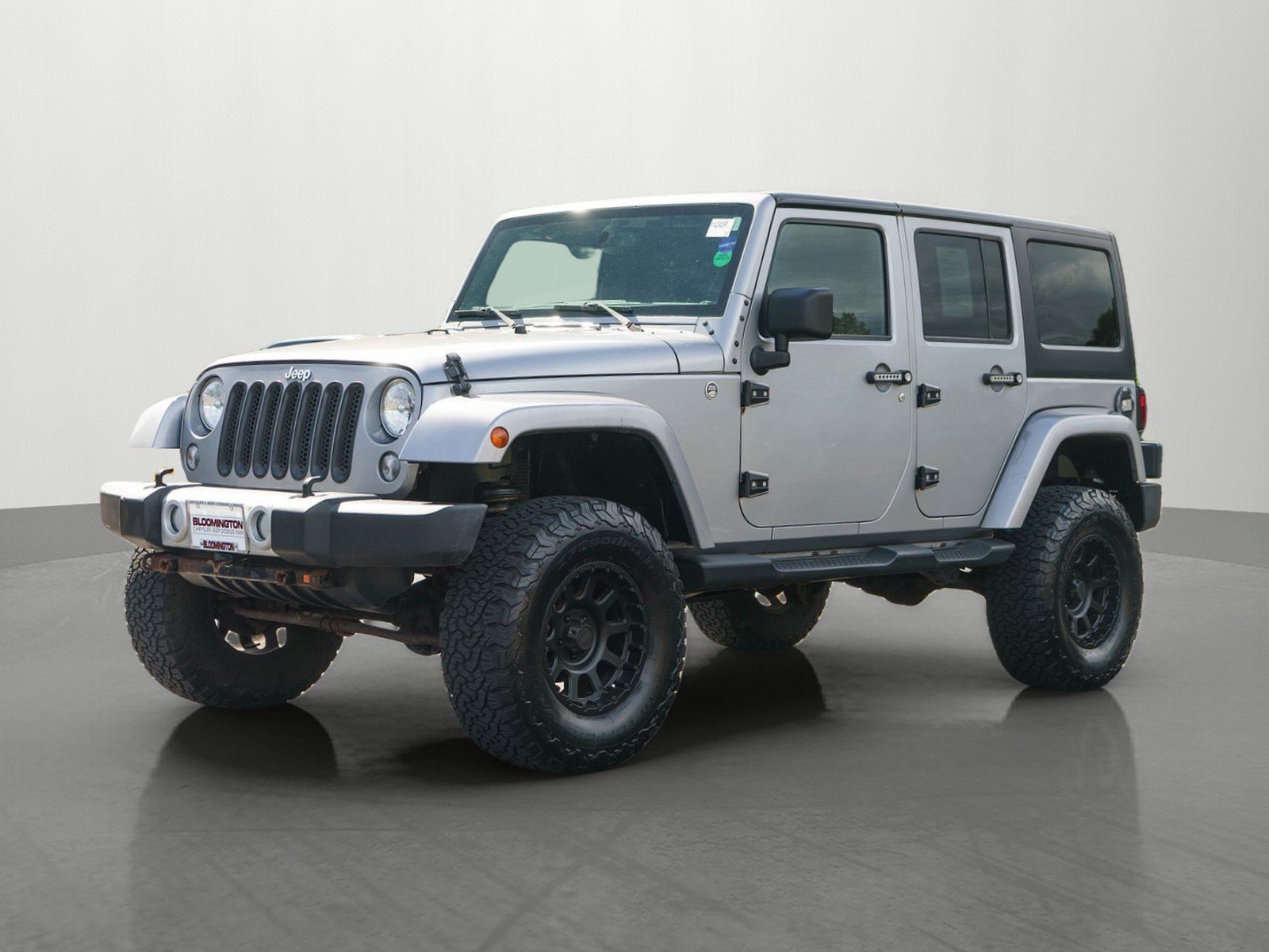 Used 2015 Jeep Wrangler Unlimited Sahara w/ Connectivity Group AWD/4WD image 3