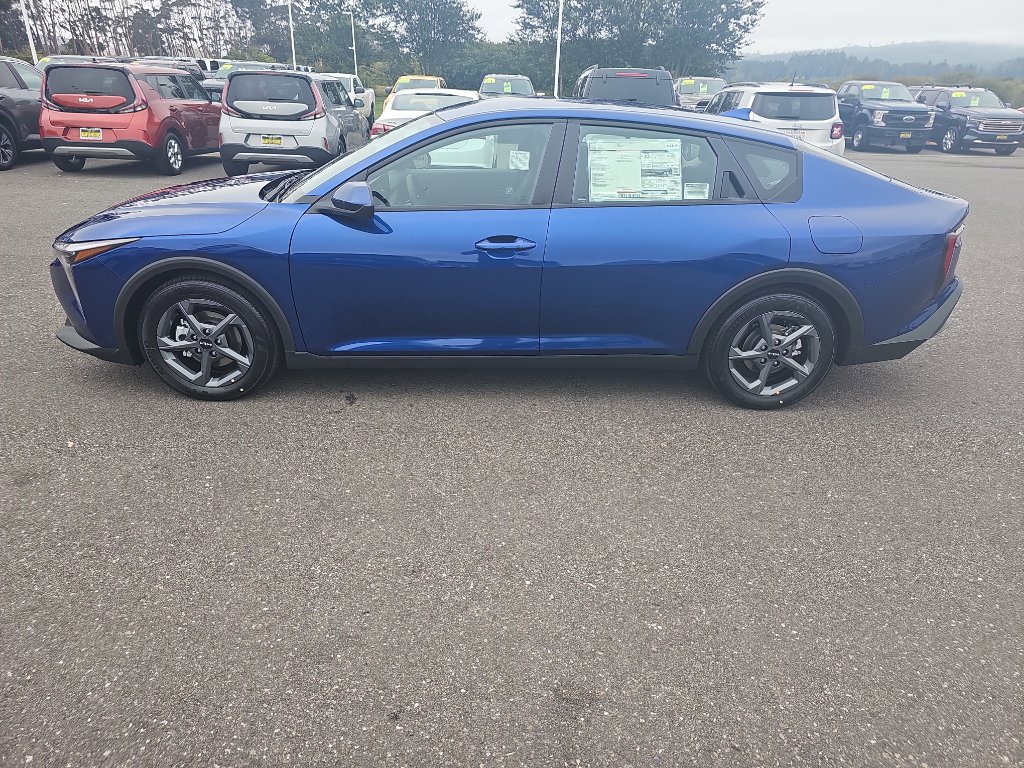 New 2025 Kia K4 LXS image 2
