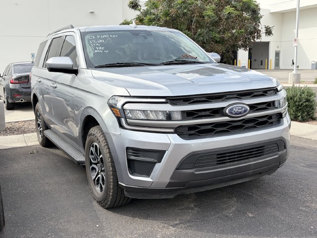 Used 2024 Ford Expedition XLT RWD image 3
