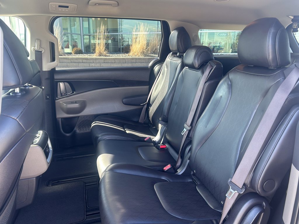 Used 2025 Kia Carnival image 12